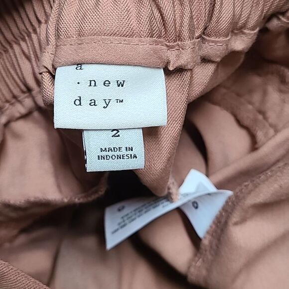 A New Day Women’s High-Rise Slim Ankle Fit Effortless Pintuck Pants 2R Brown Egg - Picture 3 of 8